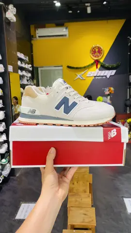 Nhìn là thấy thích rồi. #newbalance #nb574 #xshopnew #giaynamnu #xuhuong 