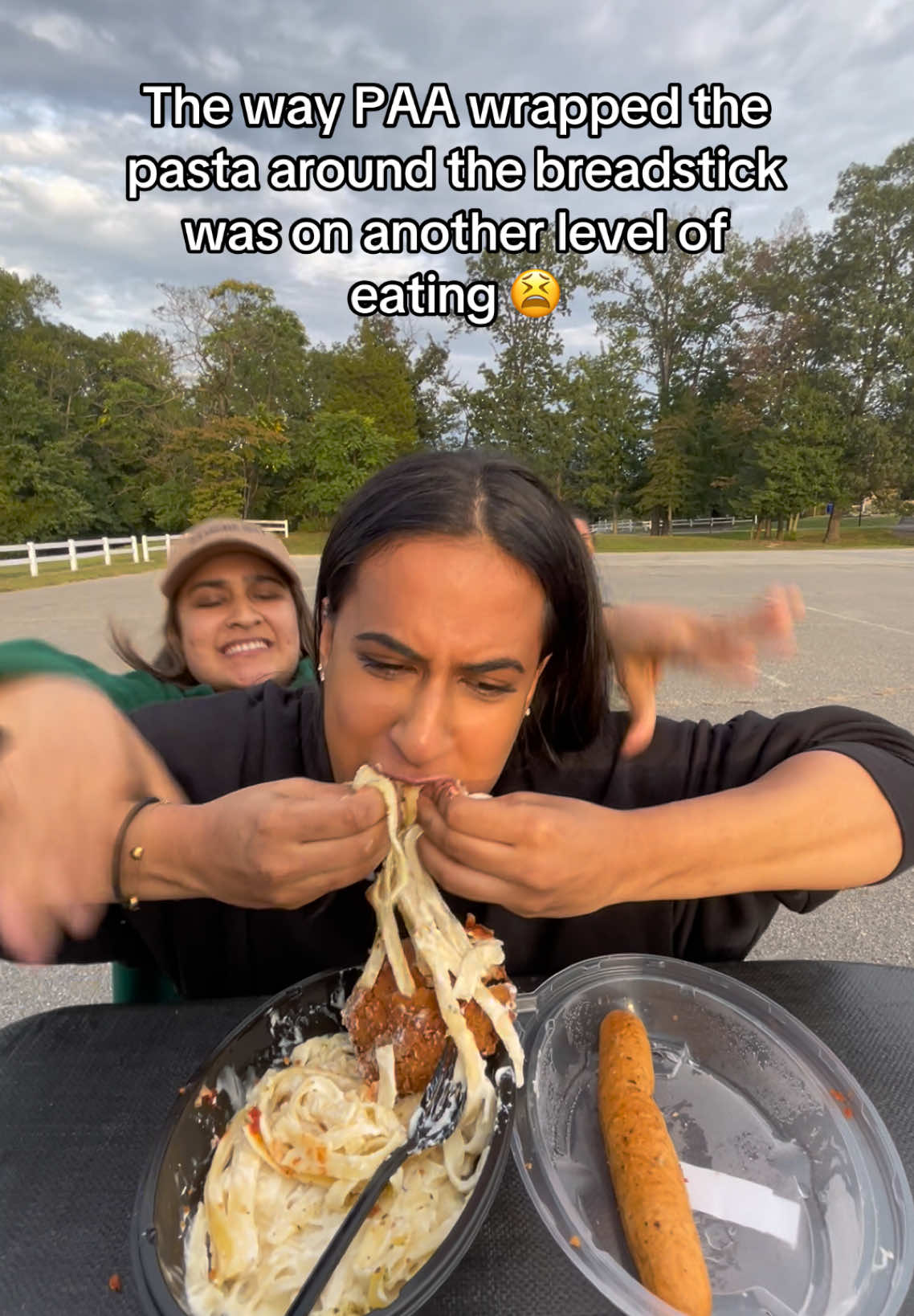 Not @MOONA shoving the entire breadstick in her mouth 😭😭 @needalivelife @Taaabbbyy #rockpaperscissors #foodchallenge #rockpaperfoodchallenge #sistersisterz #sistersisterfights 