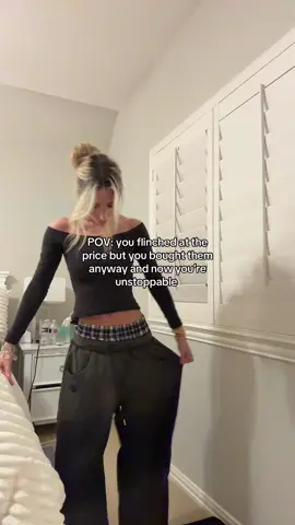 Do yall like the grey version or the black version of these sweatpants more?? #aelfriceden @aelfriceden_official #sweatpantsoutfit #tiktokshopcreatorpicks #sweatpants 