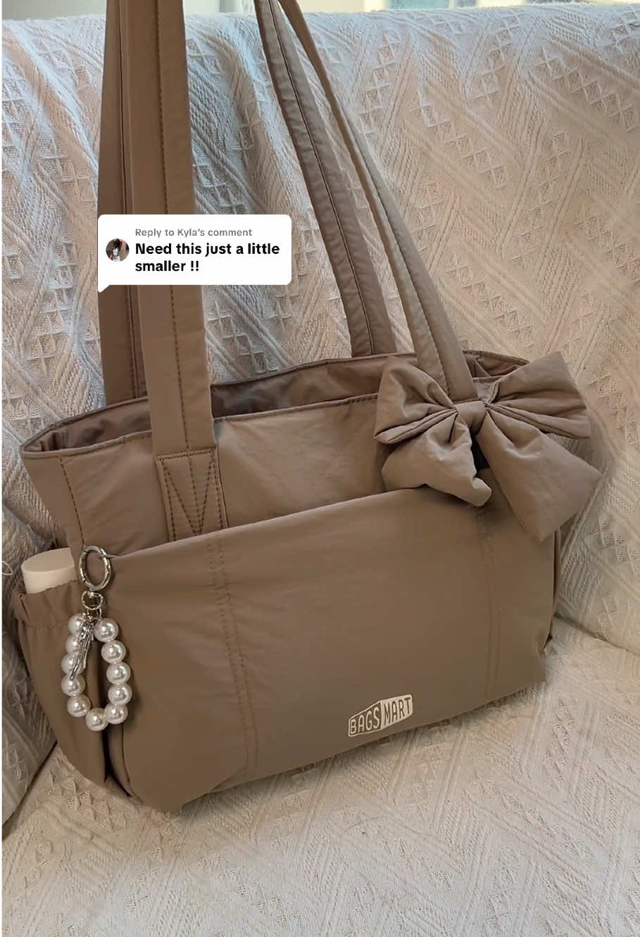 Replying to @Kyla So here we are‼️Just dropped the small bow tote🎀 Front pocket’s got a waterproof liner now—so even if your makeup leaks, wipe and go🫶🏻#bagsmart #bagsmartnewin #totebag #collegebag #fashionfest 