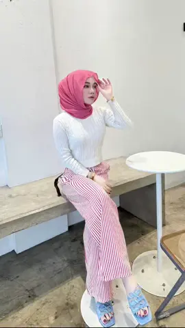 Pantesan viral stripe pants secakeppp ini versi murah 🫰🏻#racuntiktok #pants #ootdhijab 