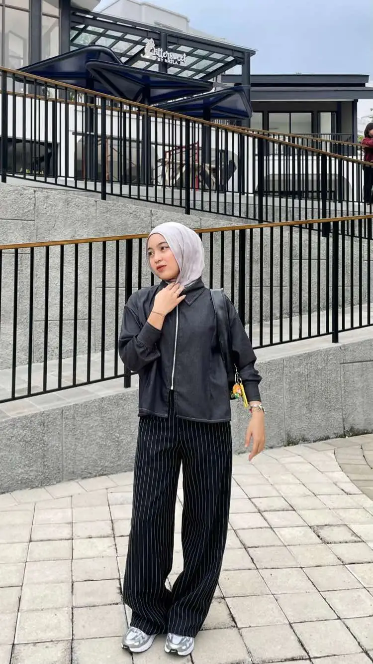 #fypシ゚ #foryoupage #fitcheck #outfitideas #fyp #lewatberanda #ootdhijabstyle #ootdhijab #outfit #trand 