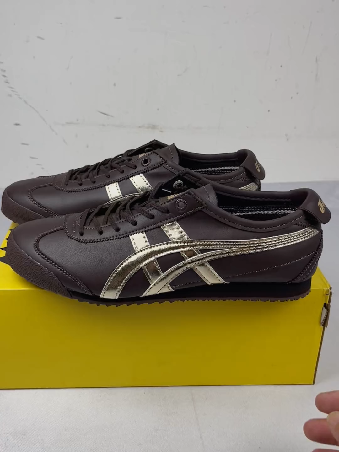 Onitsuka Tiger Mexico 66 SD Licorice Brown Champagne  #trend #kicks #kicksupply #kicksdaily #kicksaddict #jumpman #downtown #fyp #kicksoftheday #jordan #jordans #kicksdaily #kicksonfire #soleonfire #kicksoncourt #igsneakercommunity #igsneakers #sneakerfreaker #instakicks #complexkicks