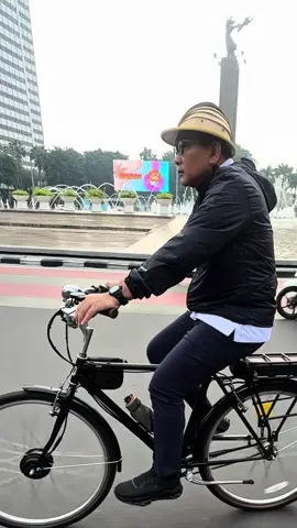 🚴‍♂️ Pagi ini saya berangkat ke kantor menggunakan sepeda. Selain menyehatkan tubuh, sekaligus dapat memantau kondisi wilayah secara langsung. #SehatBersama #PantauWilayah #fyppppppppppppppppppppppp #fypシ゚ 