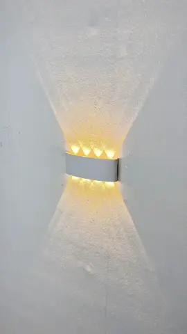 ĐÈN HẮT HAI ĐẦU 8 TIA. #tongkhodennoidiatrung #dentrangtri #dentuong #denhat 