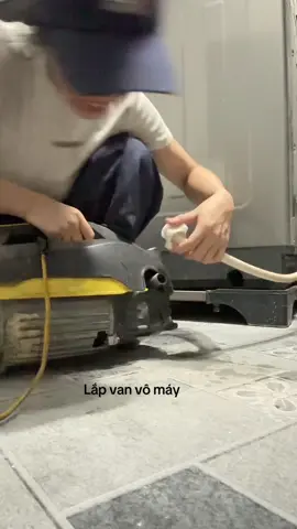 Kiếp nạn khi đi phụ😆#anhnydienlanh #sửađiềuhòa #nghềđiệnlạnh #vệsinhmáygiặt #côthợphụ 