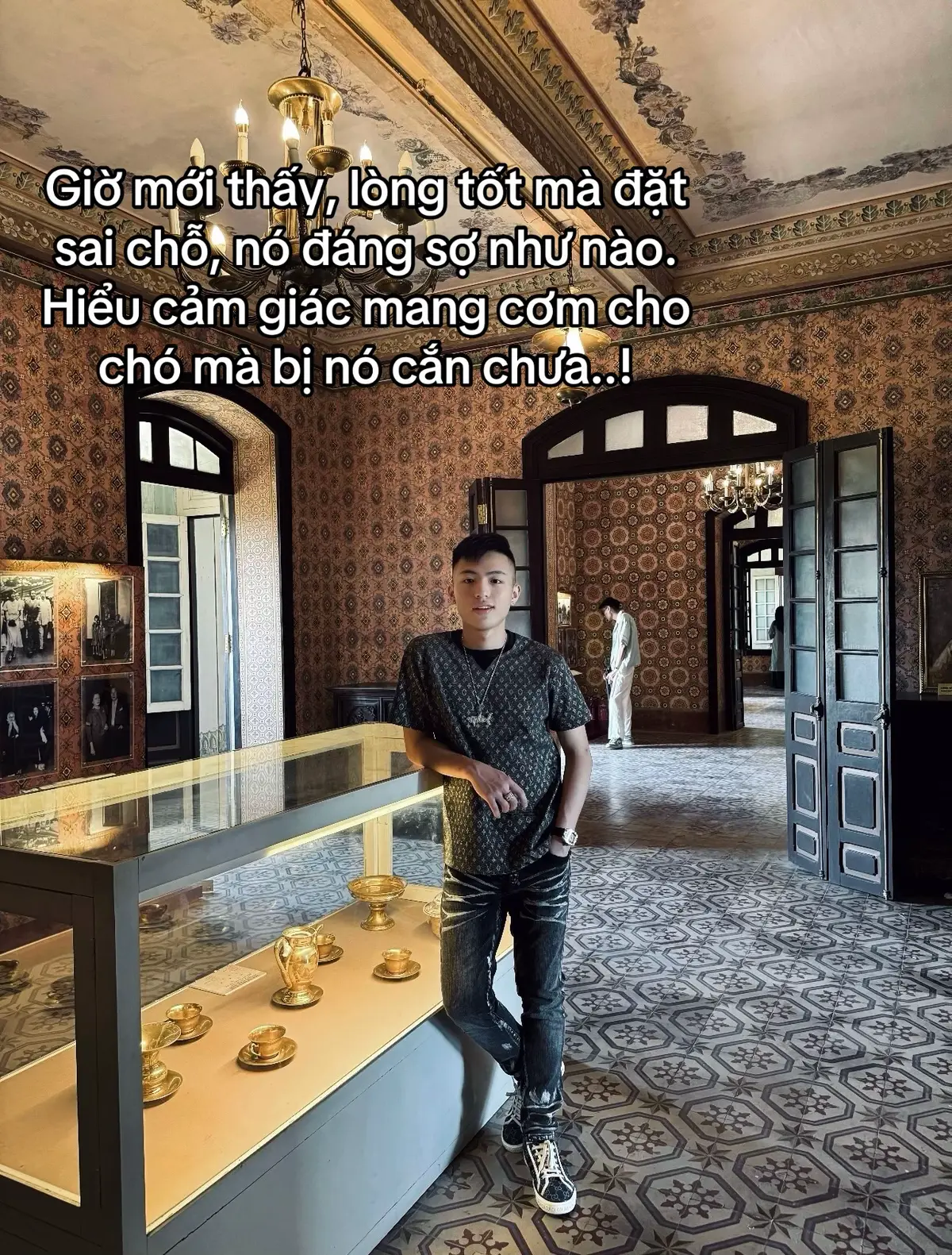 Giờ mới thấy, lòng tốt mà đặt sai chỗ, nó đáng sợ như nào. Hiểu cảm giác mang cơm cho chó mà bị nó cắn chưa..!