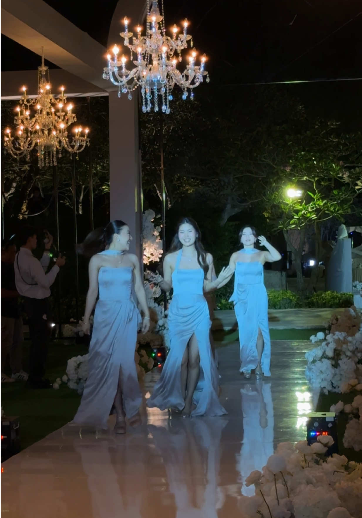 because every bride deserves her dream team @@odeliacatalina on IG 🔥✨ #bridesmaids #friend #wedding #fyp #entrance 