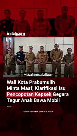 Wali Kota Prabumulih, H. Arlan, bersama Wakil Wali Kota Franky Nasril, memberikan klarifikasi terkait berita viral mengenai mutasi Kepala Sekolah SMPN 1 Prabumulih dan penjaga sekolah. Dalam konferensi pers yang juga dihadiri oleh Sekretaris Daerah Elman ST, Kepala Inspektorat Indra Bangsawan, serta Kepala Dinas Pendidikan dan Kebudayaan Darmadi, dijelaskan bahwa Kepala Sekolah Roni Ardiansyah dan penjaga sekolah Ageng Winoto tidak dimutasi, melainkan hanya diberikan teguran. Keduanya masih tetap melaksanakan tugas dan bertugas seperti biasa di SMPN 1 Prabumulih. Pemerintah Kota Prabumulih melalui Wali Kota H. Arlan menyampaikan permohonan maaf kepada masyarakat Prabumulih dan masyarakat Indonesia atas munculnya pemberitaan yang telah viral tersebut. - Selengkapnya kunjungi website dengan klik link di bio atau download aplikasi di AppStore dan Google Play Store. #InilahNews #Prabumulih #KepalaSekolah #Inilahcom #titiktengah #titikcerah 