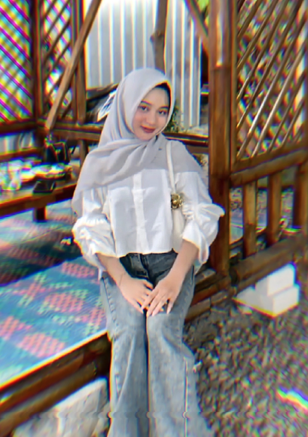 Outfit White Jeans #outfit #nyeblak #OOTD hijab remaja  #main #fyp 