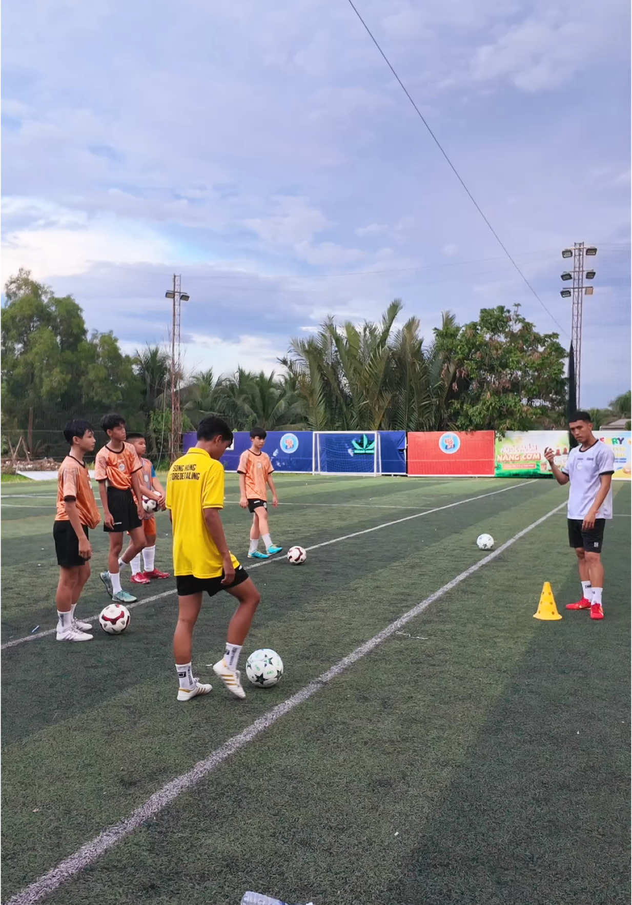 Theo bạn bước 1 có quan trọng không ? bình luận bên dưới nha #ctsoccer #training #football #bongda #tapluyen