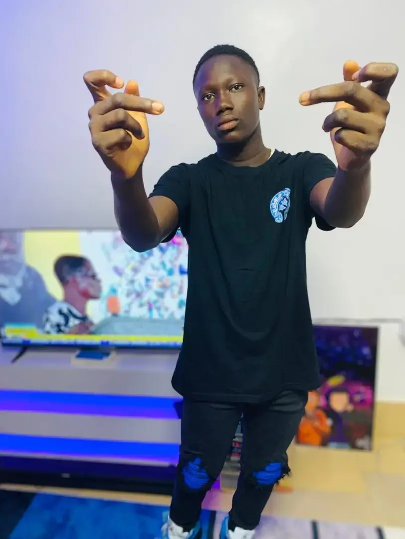 @MAN ~LYK ~SKYPE 🥷🥶 @Kwesi Smile @_youth_god 