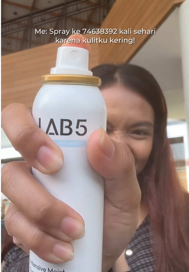 Spray ke-sekian kalinya biar kulit gak kering! ❄️✨ #spray #moisturizer #kulitkering 