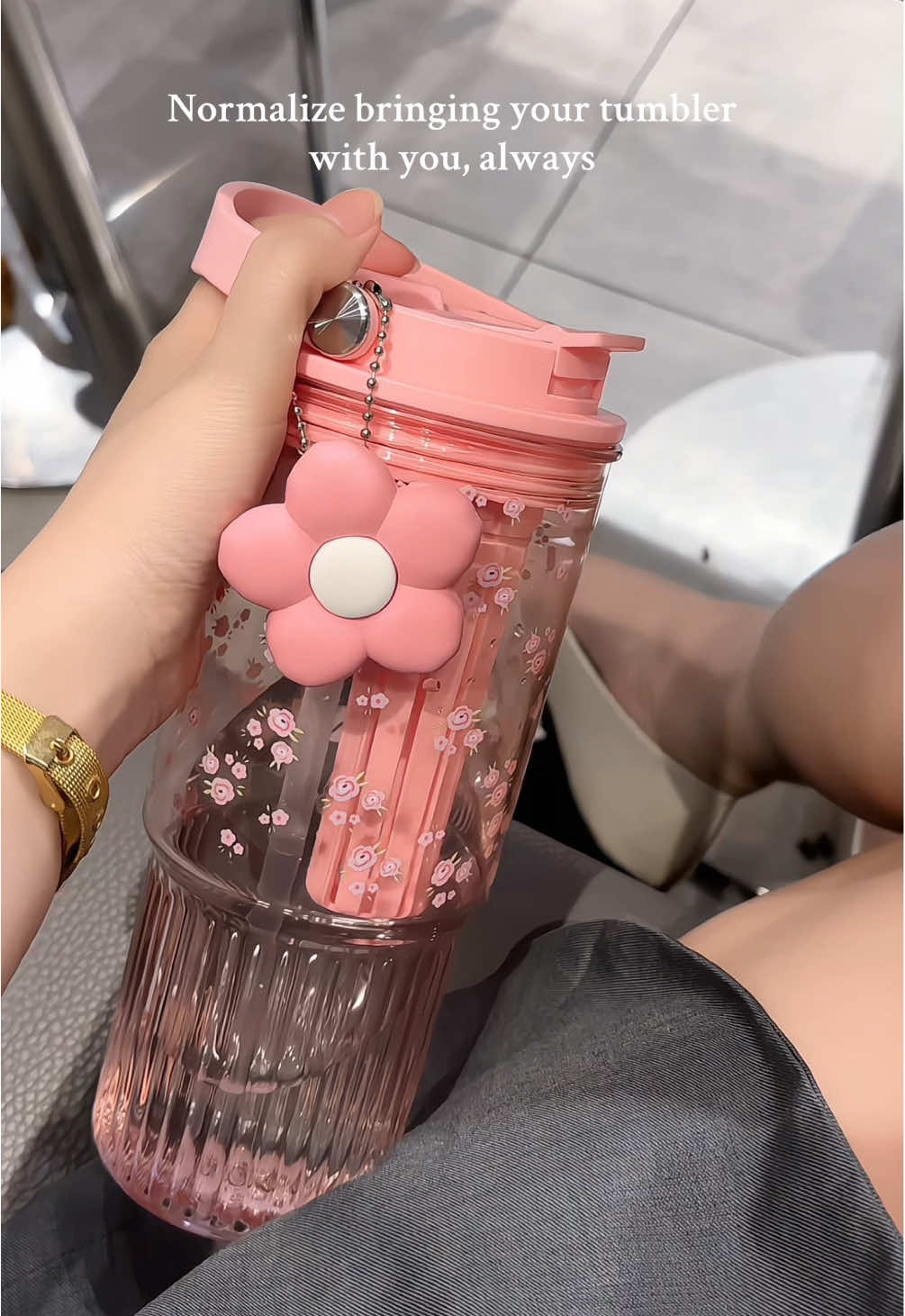 Normalize bringing your tumbler with you, always. Hydrate, don’t forget 🥰 #tumbler #watertumbler #pinktumbler #kadatumbler #tumblerwithstraw 
