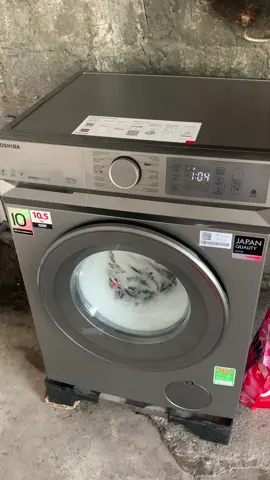 Máy giặt 10kg5 Toshiba đang có giá tốt. Mọi người tranh thủ mua sớm để được giá hời nha. #toshiba #maygiattoshiba #mebonbothanhhuyen #maygiatcuangang 