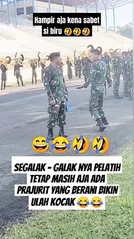 anggota Kodam 2/ TNi uji nyali joget depan pelatih yang lagi mengang selang bikin ngakak😂😂 #indonesia🇮🇩 Indonesia