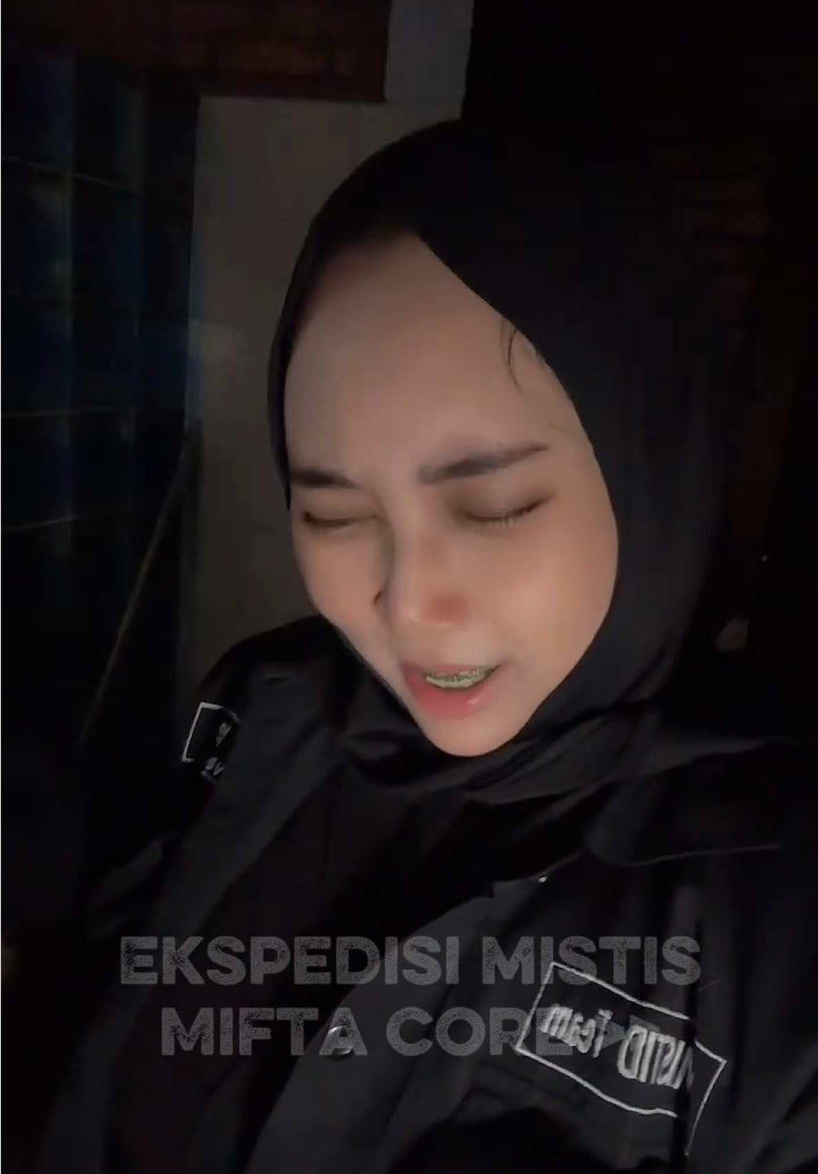 Kak Mift core edisi Roy Kiyoshi (atau anjing K9)? 💆🏻‍♀️ #ekspedisimistisindonesia #livehoror #horortiktok #tempatangker #fypシ 