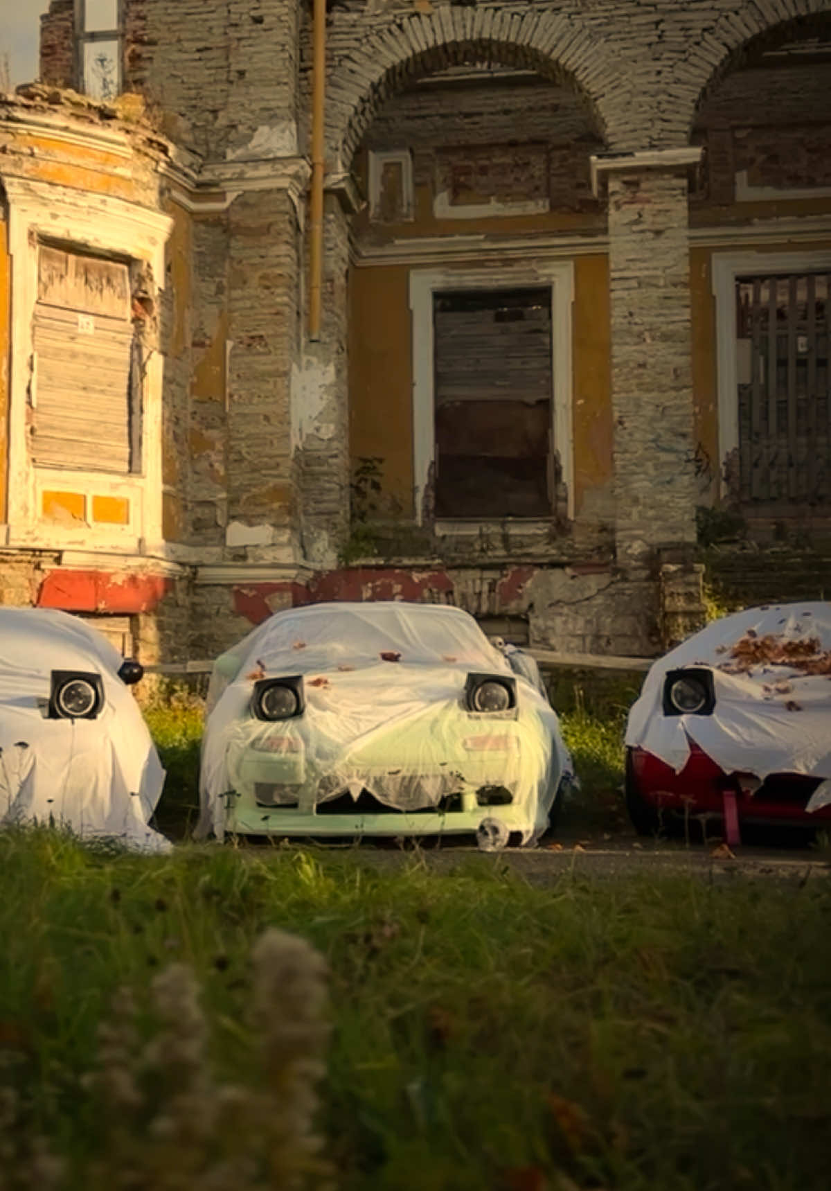 Boo Crew 🚗👻  @Mochi_Miata @rebecca jarna @Elerin Ansip  #miata #mx5#mx5tumnaesthetic #spooky #halloweenlook #ghostface #popups #boo #spookyseason #ghostphotoshoot #halloweencostumeideas #fancy #nightout #spookyshoot #miataclub #halloweenphotoshoot 