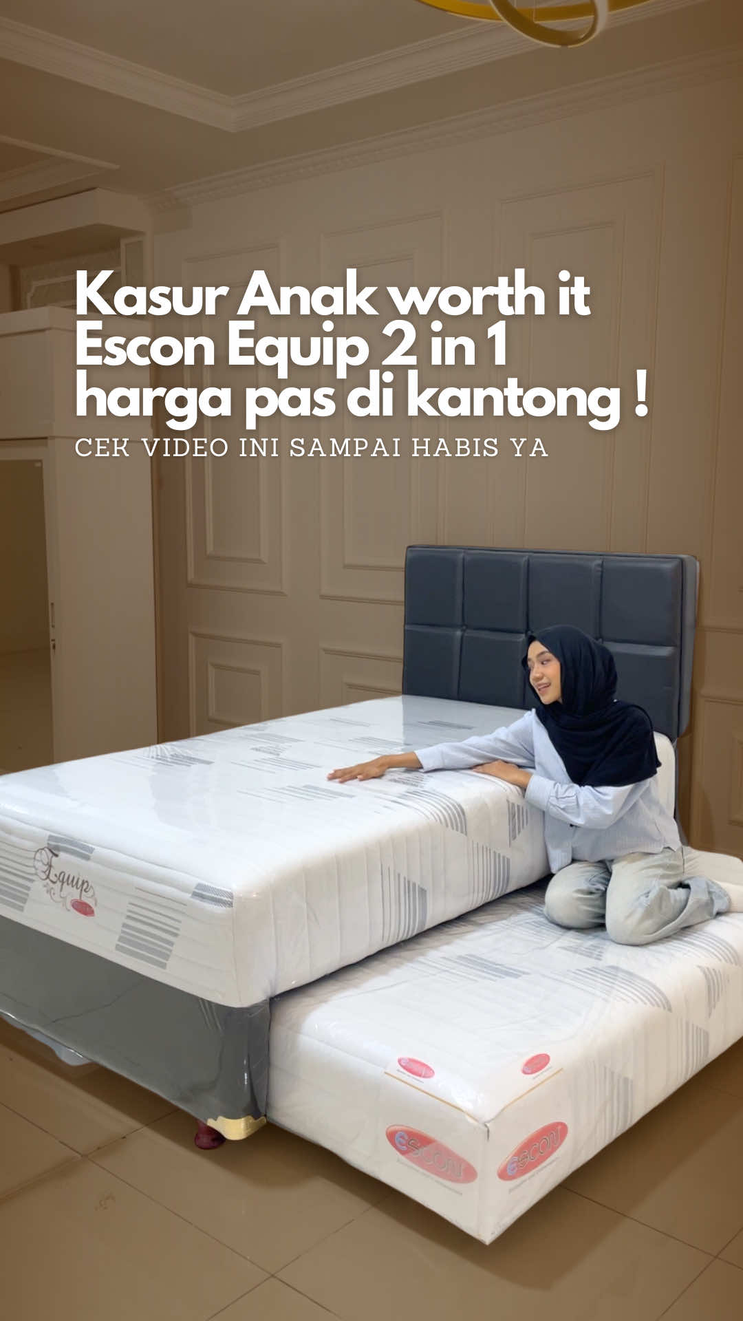 Escon Teenager Equip adalah kasur 2in1 yang praktis dan fungsional, memberikan kenyamanan optimal serta kemudahan dalam penggunaan. Dilengkapi dengan High Carbon Bonnel Spring, kasur ini memberikan dukungan yang stabil dan daya tahan tinggi, memastikan tidur lebih nyaman dan berkualitas. mau samaan? Coba cek bio yaa👀  Promo: Gratis Ongkir JABODETABEK, diluar daerah tersebut mohon chat admin terlebih dahulu. Pembayaran boleh full di rumah setelah barang di terima (COD). Cahaya Rumah juga menjual lemari pakaian, sofabed, meja rias, bufet, dan meja makan. Toko Offline: Cahaya Rumah Furniture memiliki 7 toko offline Buka setiap hari mulai pukul 08.00 - 17.00 WIB •⁠ ⁠(CR) Cahaya Rumah Tajur, Kota Bogor (Pusat) •⁠ ⁠CR Cabang Gunung Batu Loji, Kota Bogor •⁠ ⁠CR Cabang Leuwiliang, Kabupaten Bogor •⁠ ⁠CR Cabang Jalan Baru, Kota Bogor •⁠ ⁠CR Cabang Bojonggede, Kabupaten Bogor •⁠ ⁠CR Cabang Cimande, Kabupaten Bogor •⁠ ⁠CR Cabang Ciawi, Kota Bogor #fyp #furniture #mebelbogor #isianrumah #perlengkapanrumah           