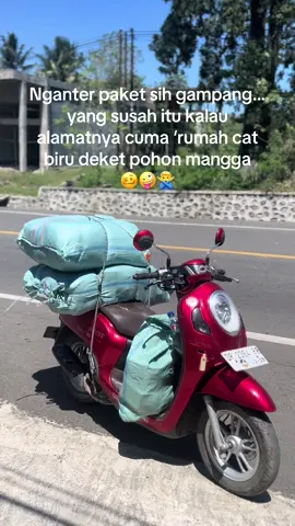 Alamatnya sudah tertera di paket itu #KurirStrong #PaketDuluBaruSayang #AntarSampaiDepanPintu #AlamatGaJelasHatiTambahPanas #MotorkuGudangBerjalan