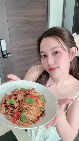 ทำสปาเกตตี้กะเพราหมูสับ จากน้ำซอสตรา หมีปรุงค่ะ ทำง่ายแต่อร่อยมากกกกก ❤️ #หมีปรุง #หมีปรุงซอสกะเพรา 