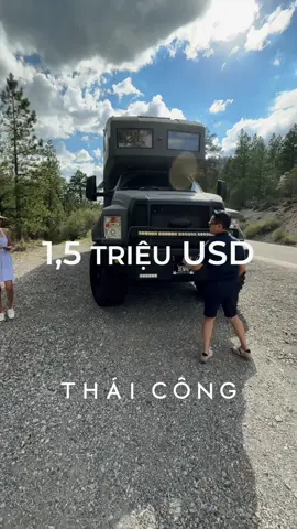 Glamping, nhưng theo phong cách ultra-luxury. EarthRoamer HD trị giá 1,5 triệu đô không phải là một chiếc xe để ngủ, mà là một penthouse lăn bánh. Giường king-size, phòng tắm spa, bếp gourmet, năng lượng mặt trời, tự do chinh phục mọi địa hình. Đây không phải là cắm trại. Đây là sống lớn ở bất cứ nơi nào trên Trái Đất. #thaicong #thaicongtv #thaiconginteriordesign #thaicongcafe #earthroamer 