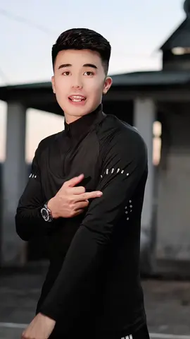 Áo thun thể thao tay dài có 
