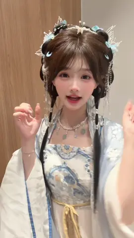 穿汉服的小姐姐真的太可爱了 ，欢迎大家老上海豫园汉服体验#上海漢服体験 #상하잉하이여행 #상하이왕홍 #상하이왕홍 #Shanghai 