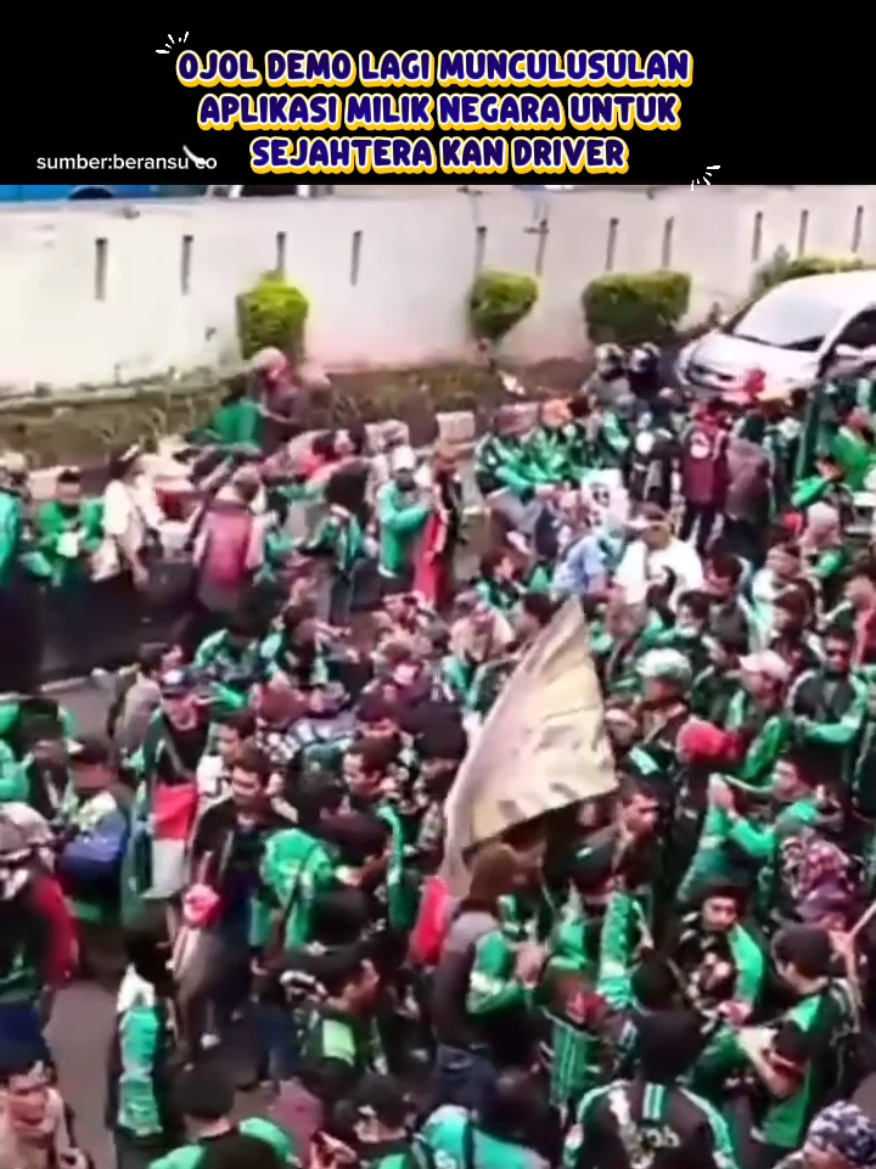 Jakarta 17 September 2025– Ratusan pengemudi ojek online (ojol) yang tergabung dalam Asosiasi Garda Indonesia kembali turun ke jalan pada Rabu (17/9). Aksi demonstrasi dilakukan di tiga titik utama, yakni Istana Merdeka, Gedung DPR RI, dan Kantor Kementerian Perhubungan (Kemenhub) Jakarta.  #demo #ojol #ojekonline  #demojakarta 