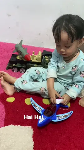 kalo punya anak usia 2 tahun kayak gini pasti lagi ada di fase yg aktif2nya makanya butuh popok yg nyaman biar dia bebas gerak seharian tanpa takut bocor pluss bebas ruam jadi gak perlu khawatir lagi yuk bun samaan pake @babyhappydiapers.id juga #BabyHappyBebasRuam