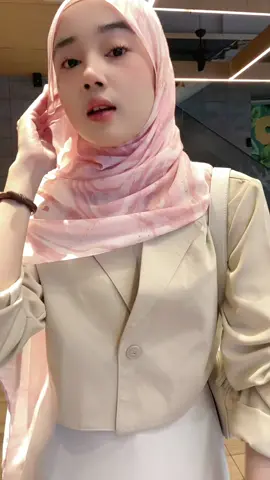 sukaaa banget sama look outfit inii