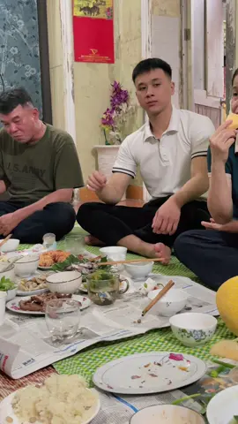 Anh zai u30 lần đầu về ra mắt🤣🤣#xuhuong #yeuem 