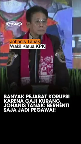 “BANYAK PEJABAT KORUPSI KARENA GAJI KURANG, JOHANIS TANAK: BERHENTI SAJA JADI PEGAWAI!” 💥⚖️ Pernyataan berani datang dari Wakil Ketua KPK, Johanis Tanak. Ia menegaskan, alasan korupsi karena gaji kecil sama sekali tidak bisa dibenarkan. Menurutnya, jika merasa gaji tidak cukup, lebih baik mundur daripada merugikan negara dan rakyat. Pernyataan ini menampar keras fenomena korupsi yang terus berulang di Indonesia. Banyak kasus terbongkar setiap tahun, dari level daerah hingga pusat, bahkan melibatkan pejabat tinggi. Dengan alasan “gaji tidak mencukupi,” mereka justru menggerogoti uang publik yang seharusnya dipakai untuk layanan masyarakat. Korupsi bukan sekadar kejahatan finansial, tapi juga menghancurkan kepercayaan publik terhadap pemerintah. Solusi bukan hanya pada penindakan, tapi juga memastikan rekrutmen aparatur negara berbasis integritas dan memperkuat sistem pengawasan. Pesan Johanis Tanak jelas: jabatan adalah amanah, bukan peluang memperkaya diri. Jika tidak siap, mundur adalah pilihan yang lebih terhormat daripada merampok uang rakyat. #LawanKorupsi #JohanisTanak #KPK #KritikMembangun #FYP