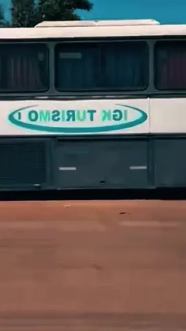🚨 *Vídeo polêmico: o caso da menina de Cascavel e os 5 meninos no ônibus abandonado – o que realmente rolou?* 😱 Galera, esse vídeo que vazou tá dando o que falar: seis adolescentes de 15 anos (uma menina e cinco meninos, alunos de escola estadual) gravando sexo coletivo num ônibus supostamente abandonado na região norte da cidade. A polícia já identificou quatro deles e investiga em sigilo se houve doping, álcool ou coação – a menina desabafou que se sente vítima, autorizou a gravação mas não o vazamento! 🤬 Compartilhar isso é crime grave (pornografia infantil), e o ônibus virou 