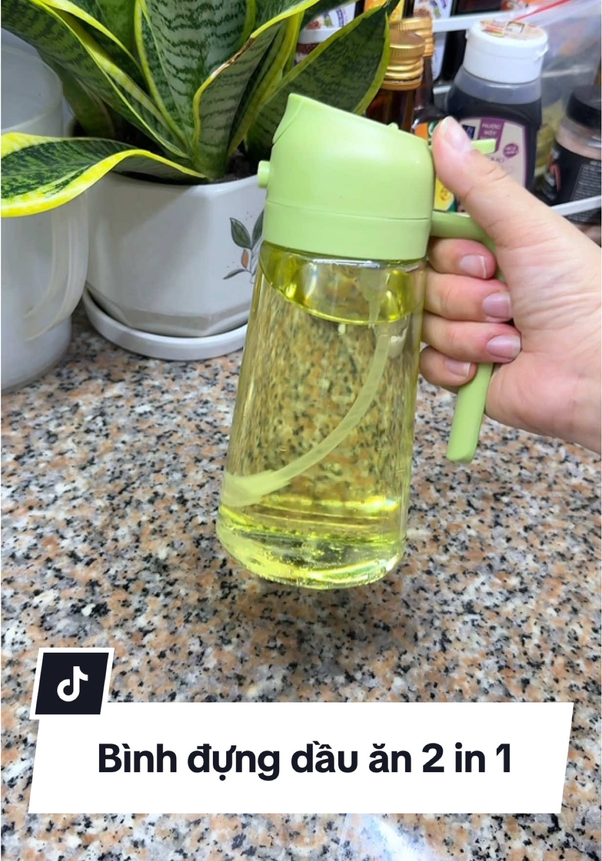 Bình đựng dầu ăn tích hợp 2 trong 1, vừa đổ trực tiếp vừa xịt phun sương #binhdungdauan #binhthuytinh #binhdungdauanthuytinh #giadungtienich 