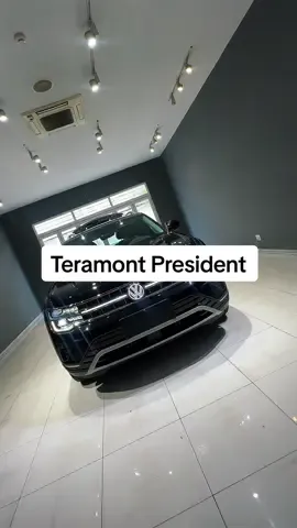 Chiếc SUV dành cho người bản lĩnh sang trọng nhưng trầm tĩnh, quyền lực nhưng không phô trương. Volkswagen Teramont President màu đen đang trưng bày tại showroom, mang dáng dấp của một vị chủ tịch bước chậm giữa thế gian vội vã. Nội thất 6 chỗ thương gia Đèn LED 2 tầng sắc sảo Dẫn động 4 bánh 4MOTION Và không gian yên tĩnh như chính tâm trí của người từng trải Một chiếc xe để ngồi sau hưởng thụ, và sẵn sàng cầm lái khi muốn làm chủ mọi cung đường. #volkswagen #volkswagengolf  