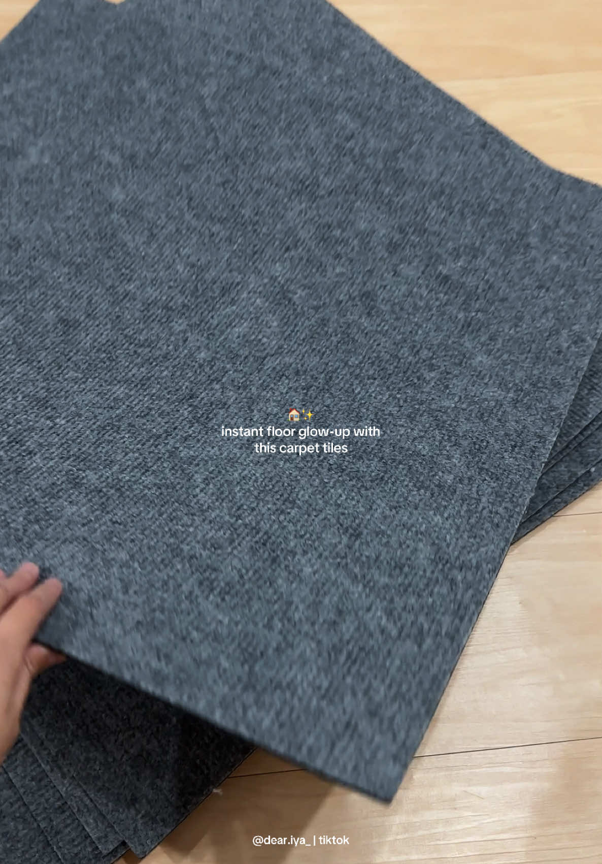 just found this large size carpet tiles and i need to buy more!! 🥰✨ #carpettiles #carpet #carpetfloor #roommakeover #60x60carpettiles 