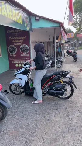 Harian tumbas seblak😍🤣 #vario #variogen2 #varionistyindonesia #variovietnam🇻🇳 #vavarioan #r17style #varioring17 #variobucin #penggunaring17  #penggunaring17id🇮🇩 #fyp #masukberanda #viral  