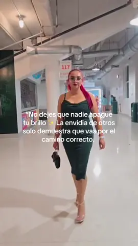 Sigue creciendo, creyendo en ti y brillando con fuerza, porque tu luz es única y nadie puede apagarla. 💪🌟 #BrillaSinMiedo #CrecimientoPersonal #MujeresFuertes”