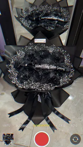 black satin semewah itu 🖤✨  #buketpitasatin #buketgresik #buketsatin #buketgliter #buketsatinmurah 