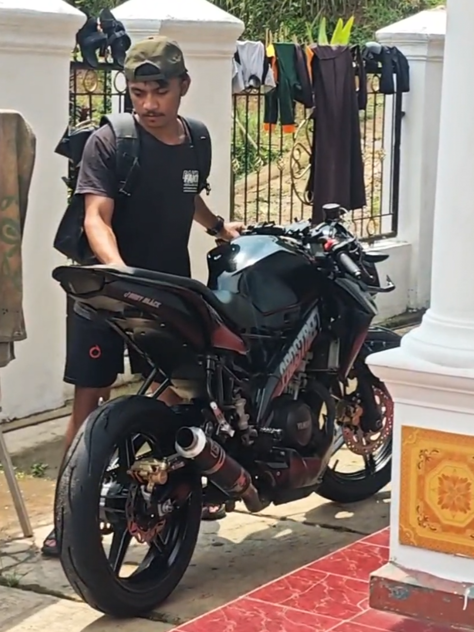 paling utama mtr dulu mandi😂 #fypシ #vixionbabyblack #babyblack #vixionroadrace 
