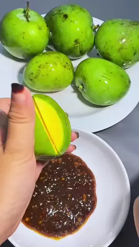 mantap banget mangganya Hua #manggarujak #manggamuda #rujakmangga #rujak 