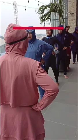 #CapCut Bahagia itu ketika mereka bilang.... yeeeiii aq bisaaa😍 #perdanajdcoach😅 #msschapterkarawang #belajarrenang #muslimahkarawang