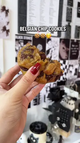 Siksik sa chocolate. Worth it na cookies. Hindi din sya dry, medyo gooey sya 😍🍪😋 #belgianchocolate #cookies #chunkycookies #creamcheese #peanutbutter 