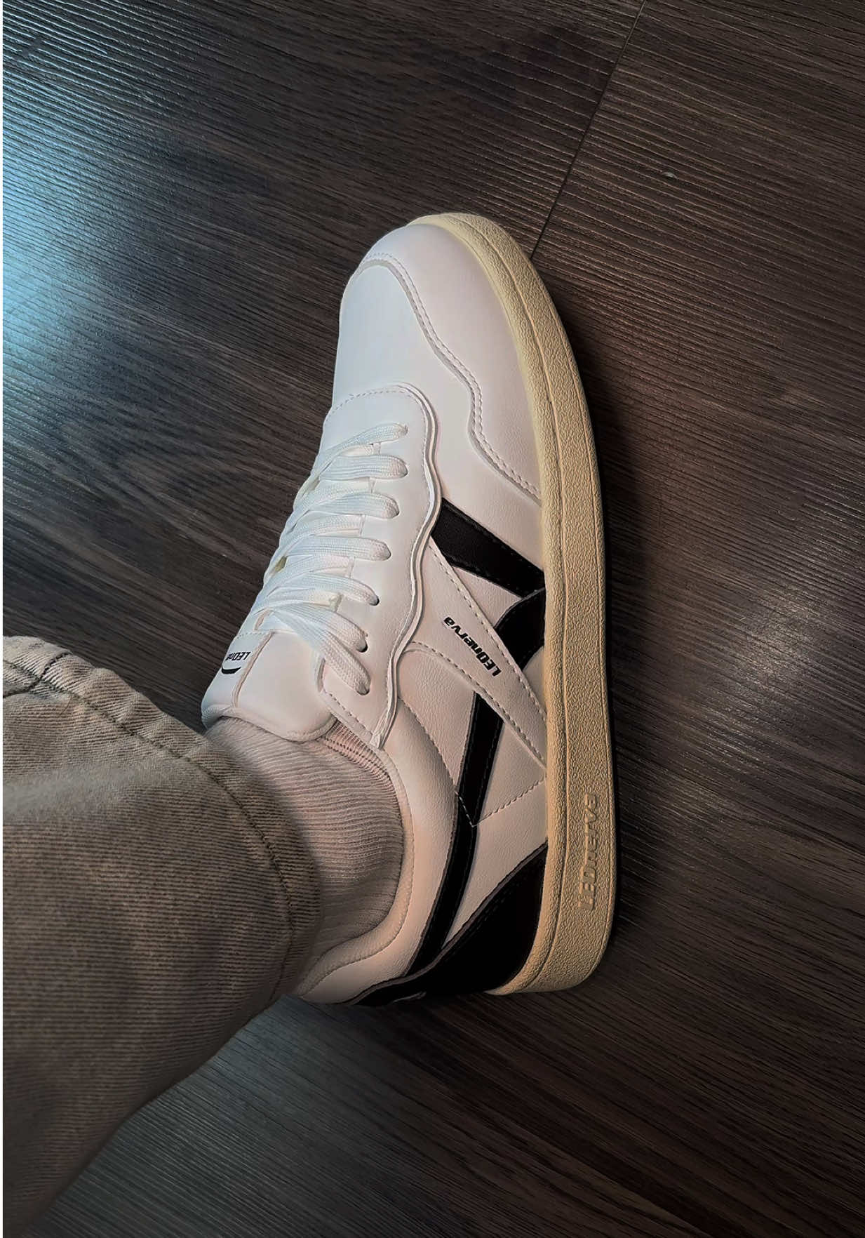 Vs2 nâng cấp,màu mới luôn nè mấy ní.đi học đi chơi dc luôn nha#giaythethao #giaysneaker #giaynam #giaynu #giaydihoc 