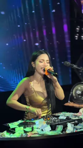 Dj nona shania on stage #djnonashania #stecu #funkot #djfunkot #viraltiktok 