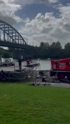 🎬 De opbouw is begonnen! De Rijnkade wordt omgetoverd tot het indrukwekkende decor voor Bridge to Liberation.