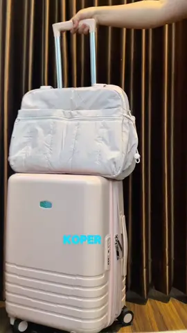 Koper kabin dari @BAGSMART Indonesia @Bagsmart Official Store yang bisa diperluas sampe 20%!😍 kece abis & super kokoh  wajib punya 1 yaaa😋 #koperkabin #bagsmartid #bagsmarttravel #bagsmartluggage  #travelling 