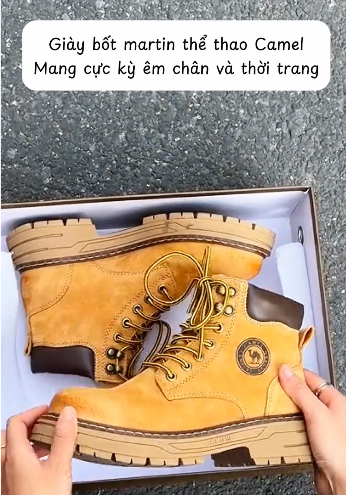 Tuổi trẻ ai cũng cần có một đôi giày bốt martin Camel Crown mang êm chân bất chấp lội nước luôn ạ! #giayleonui #camel #camelcrown #giaytrekking #giaybotmartin 