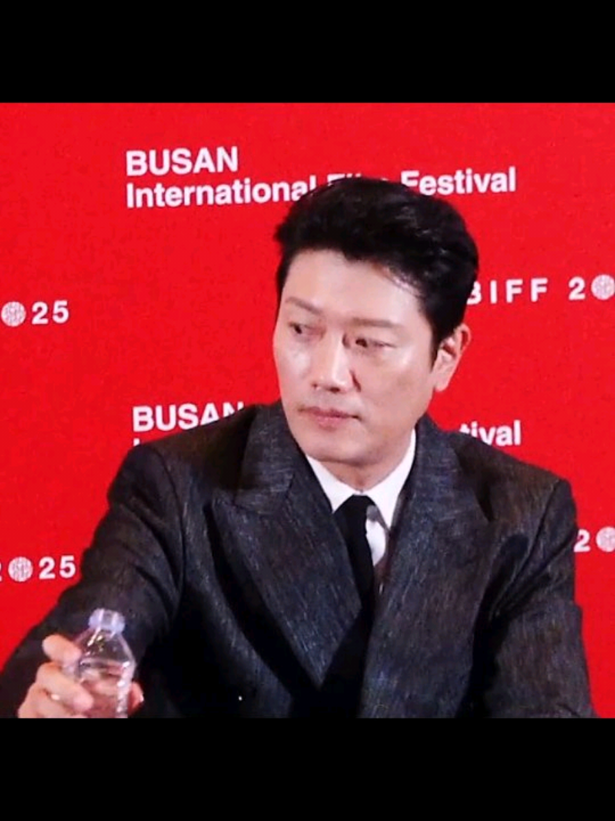 สร้างตำนานได้ทุกที่  #박희순 #ParkHeeSoon #부산국제영화제 #BusanInternationalFilmFestival #BIFF2025